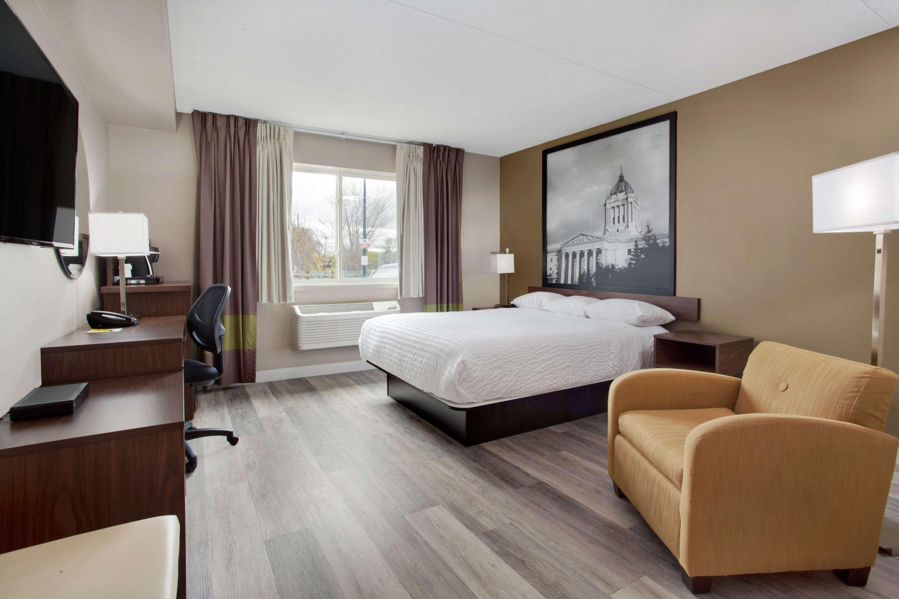 Super 8 By Wyndham Winnipeg West Exteriör bild