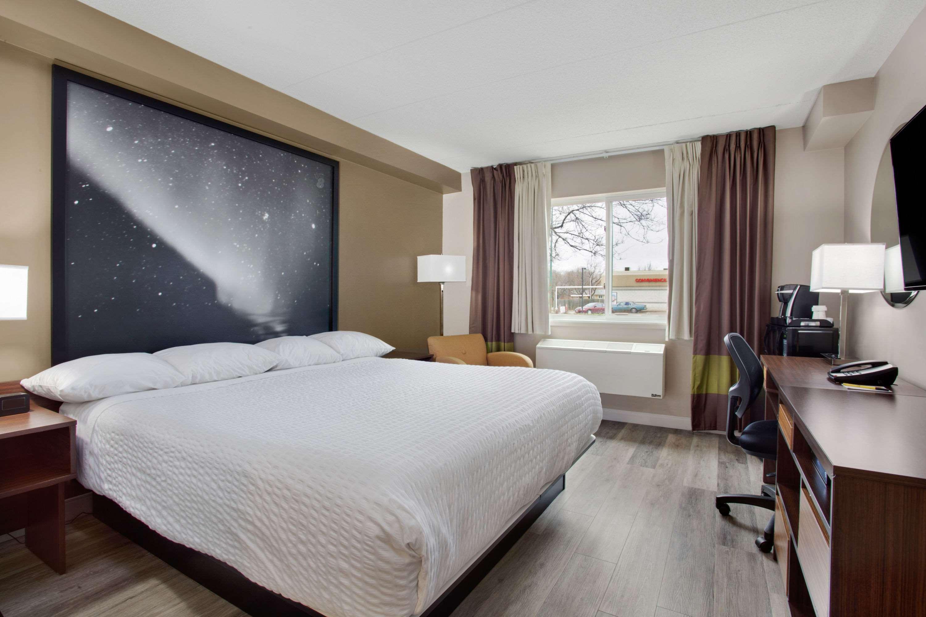 Super 8 By Wyndham Winnipeg West Exteriör bild