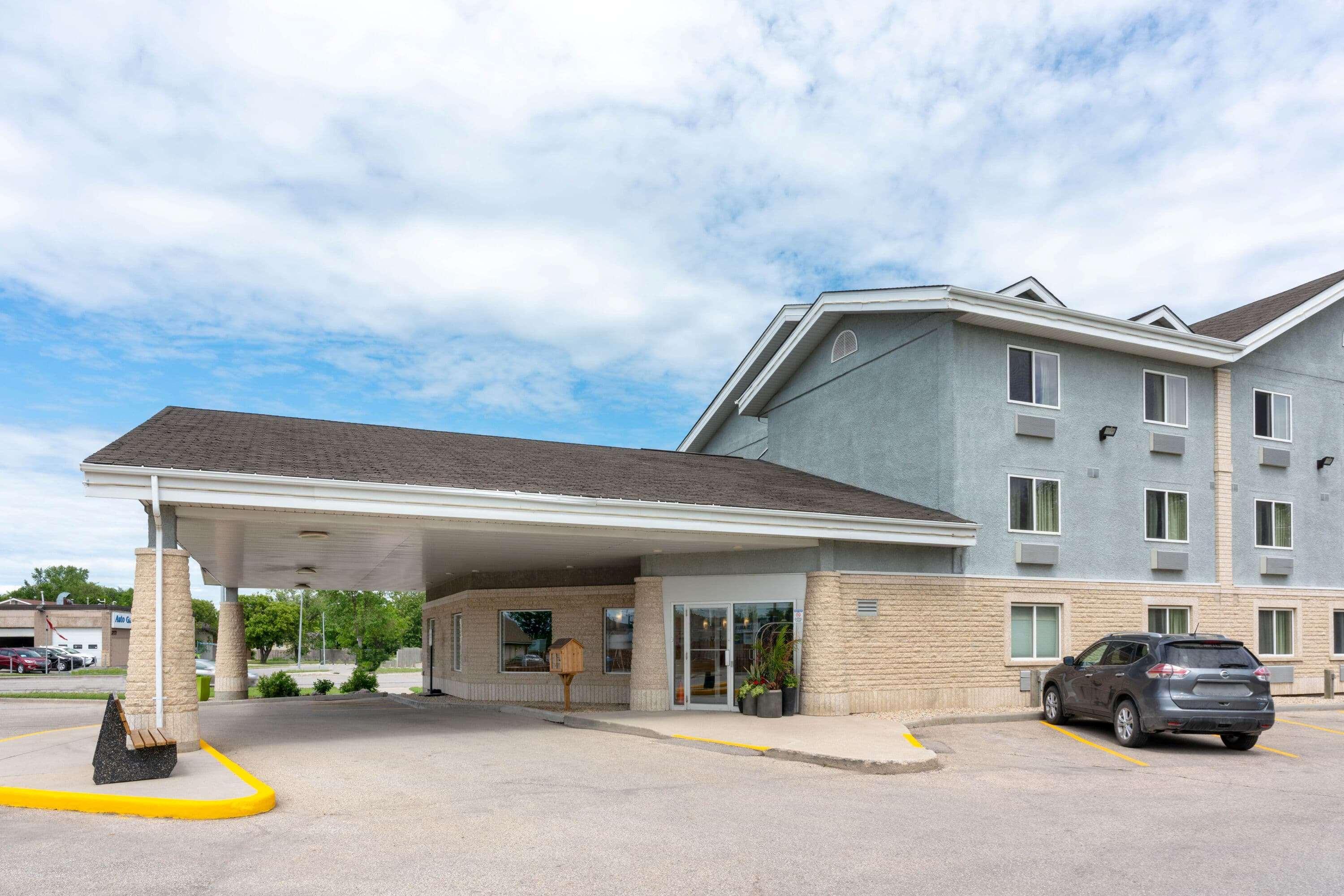 Super 8 By Wyndham Winnipeg West Exteriör bild