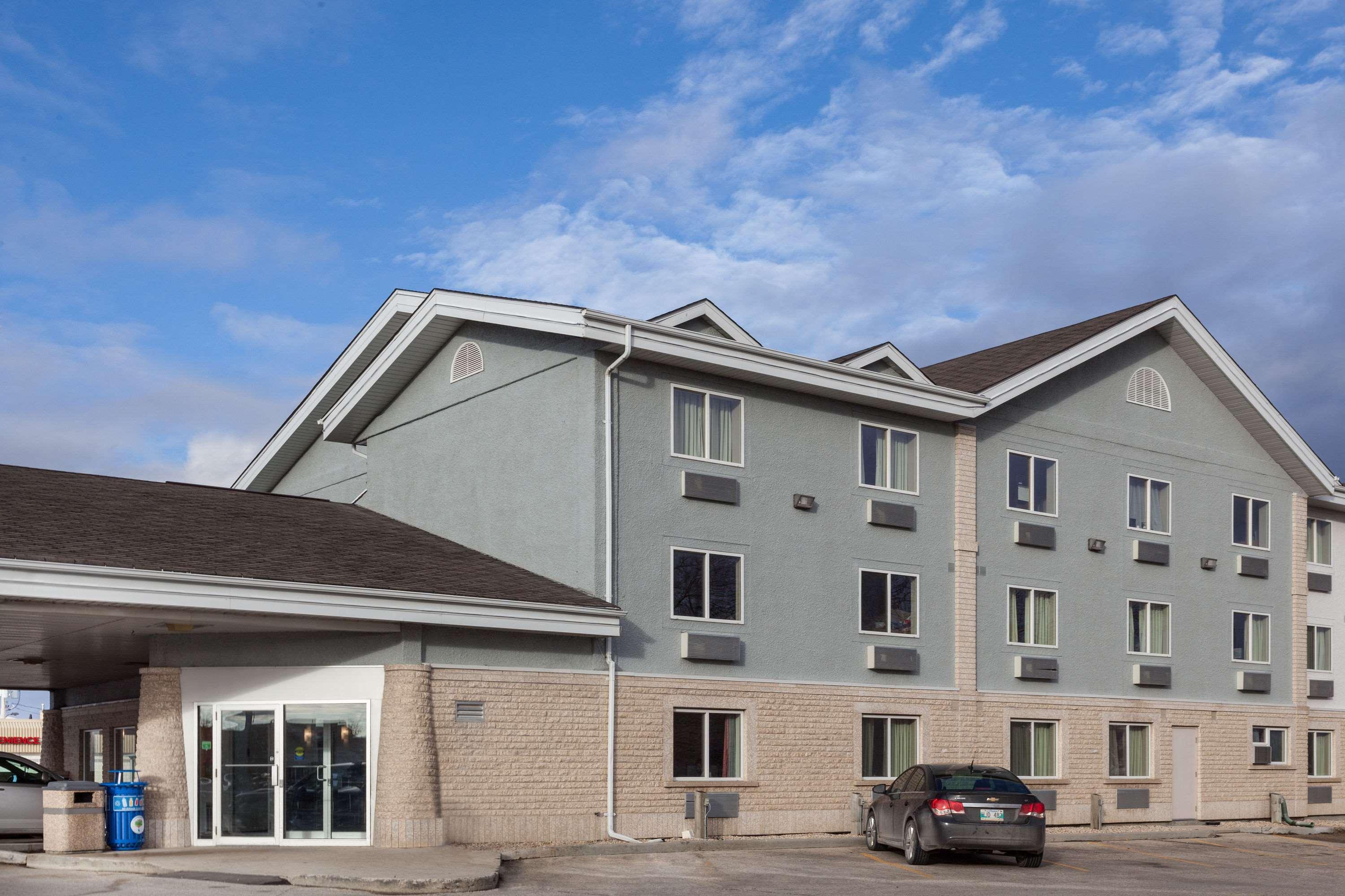 Super 8 By Wyndham Winnipeg West Exteriör bild