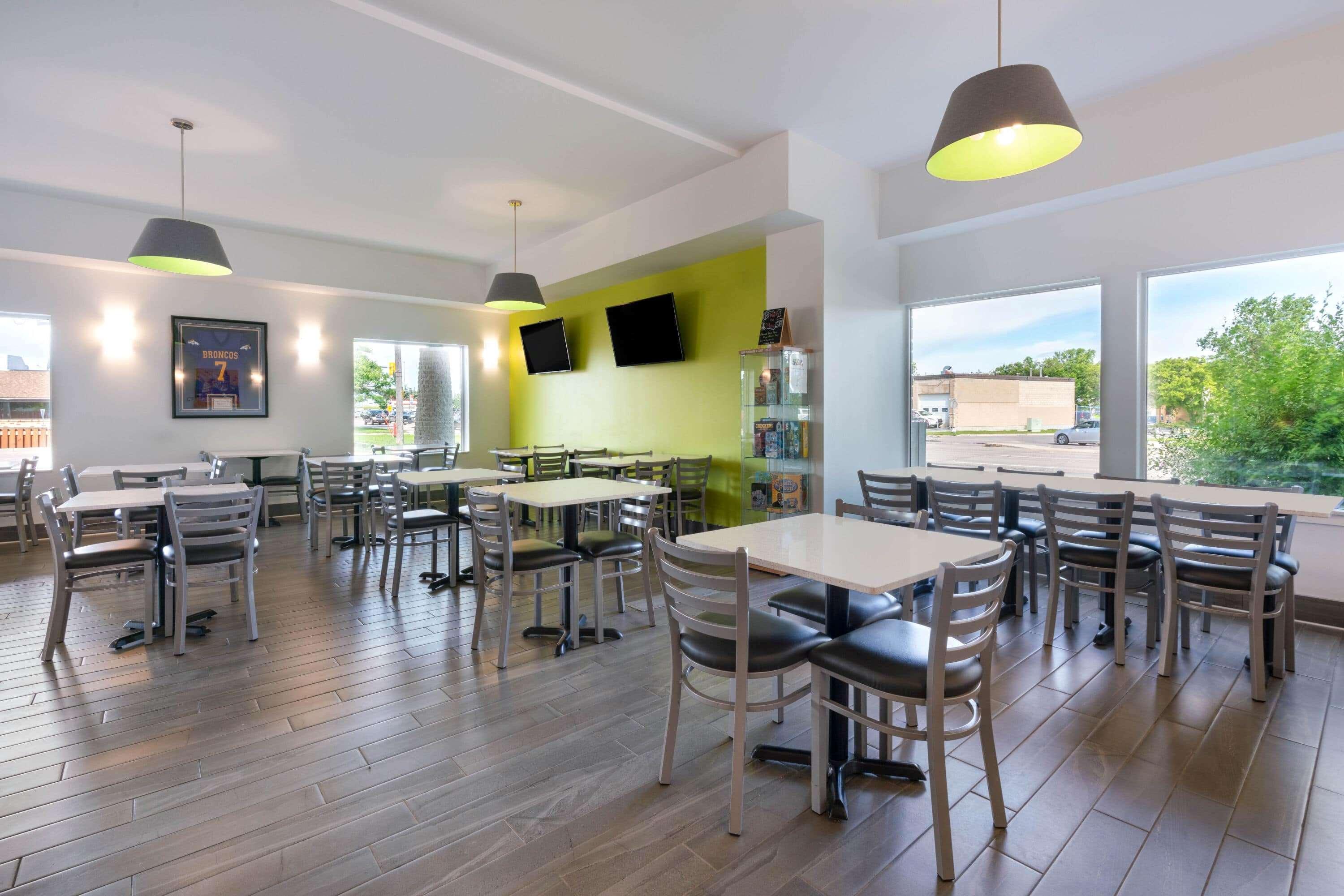 Super 8 By Wyndham Winnipeg West Exteriör bild