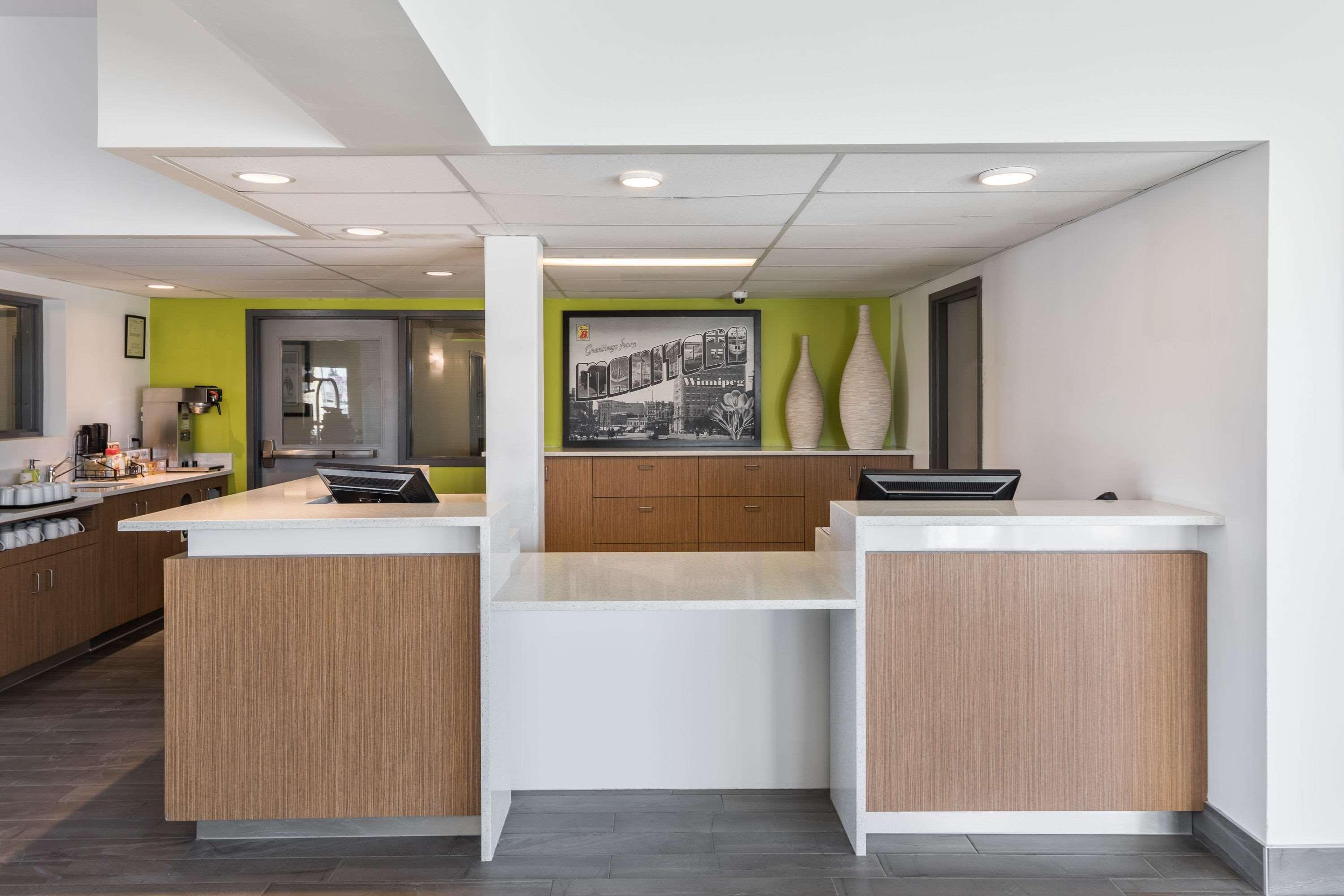 Super 8 By Wyndham Winnipeg West Exteriör bild