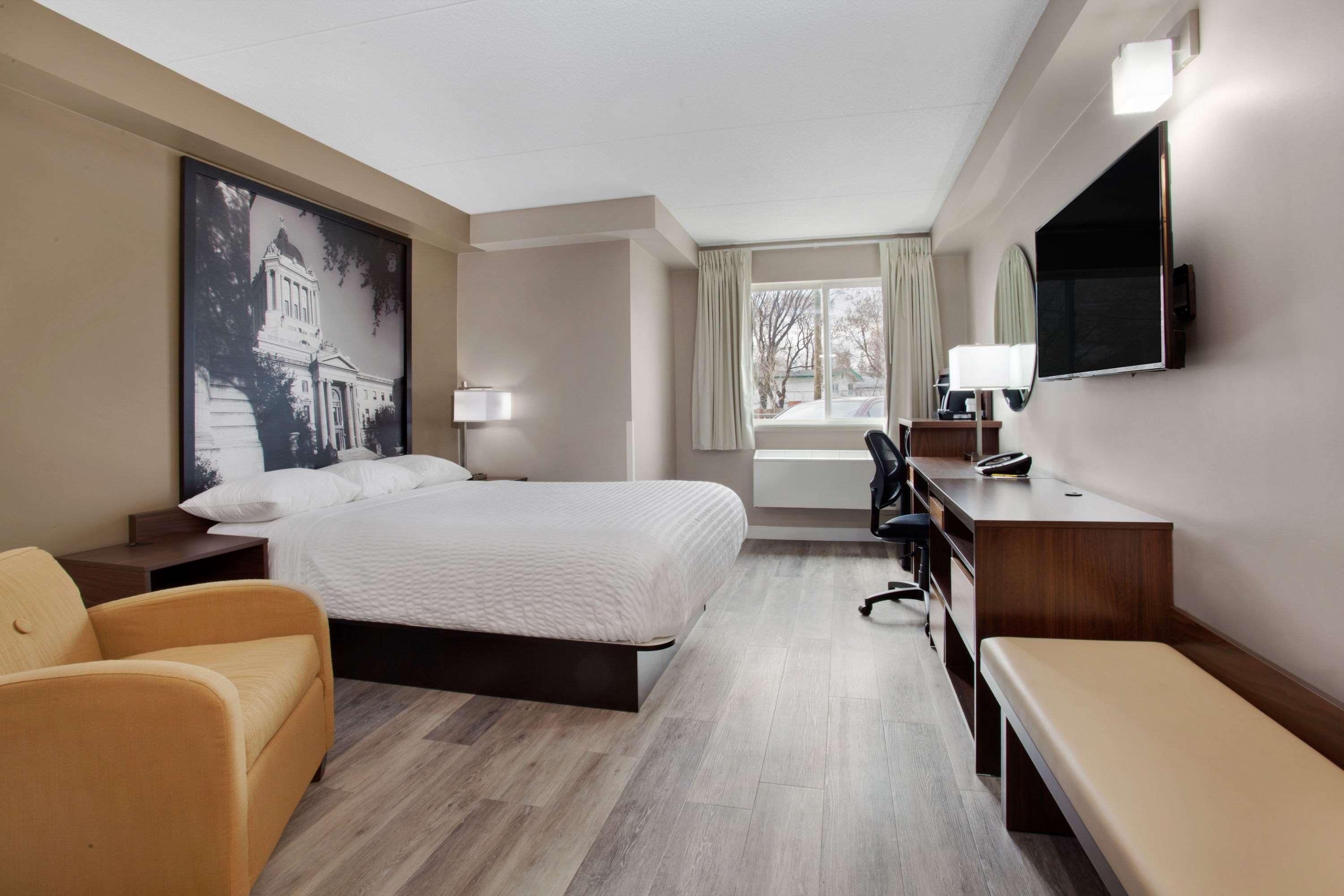 Super 8 By Wyndham Winnipeg West Exteriör bild