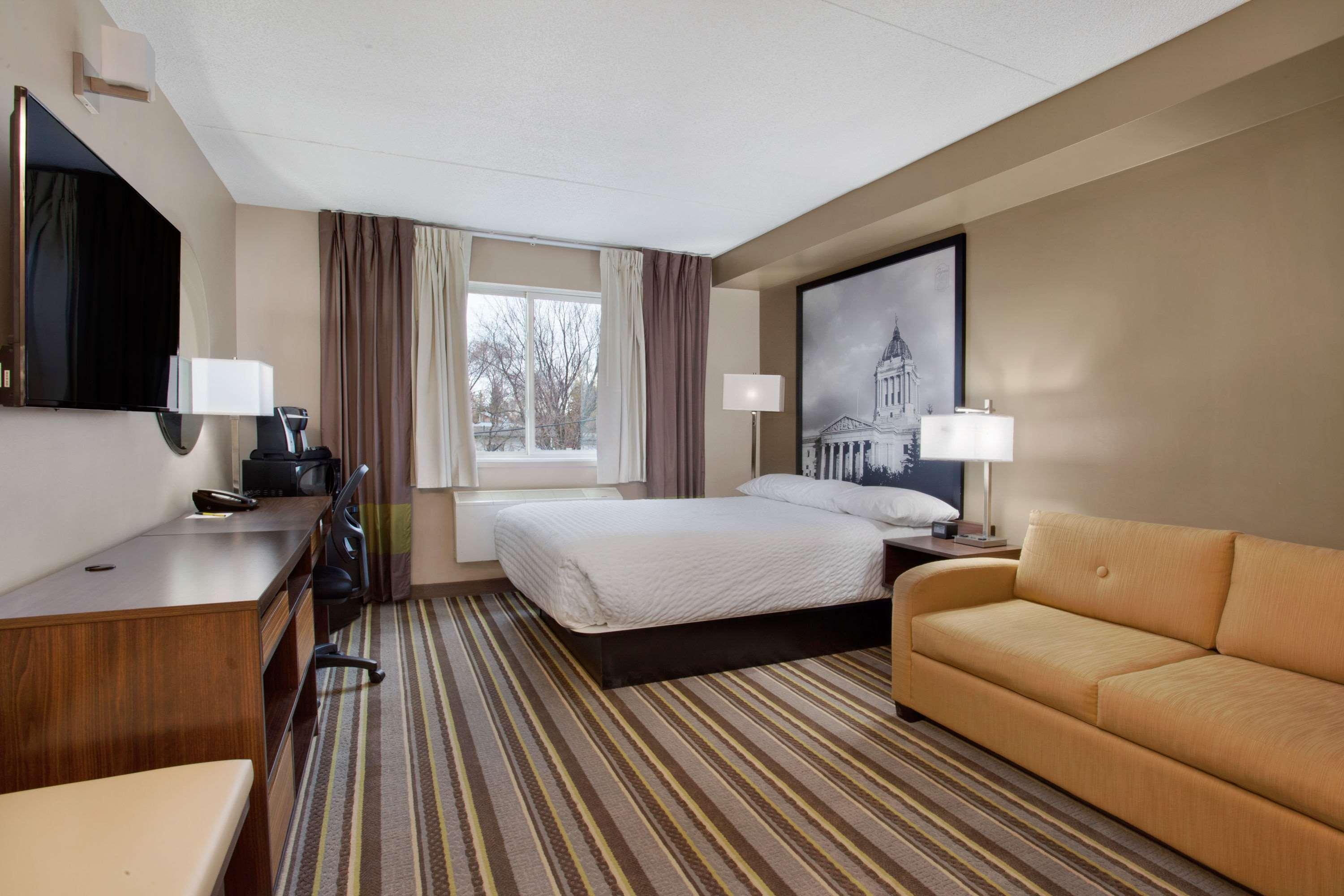 Super 8 By Wyndham Winnipeg West Exteriör bild