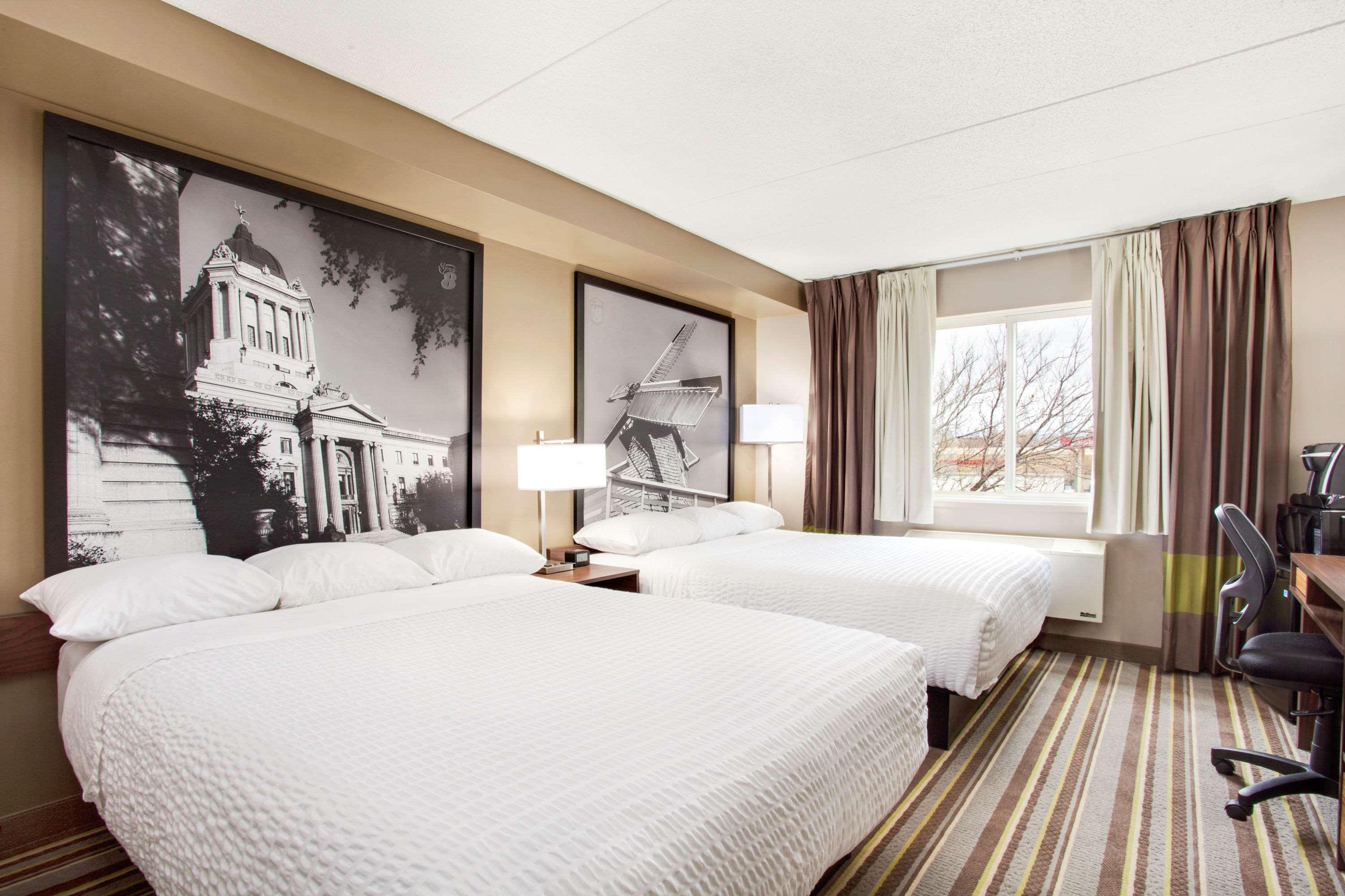 Super 8 By Wyndham Winnipeg West Exteriör bild