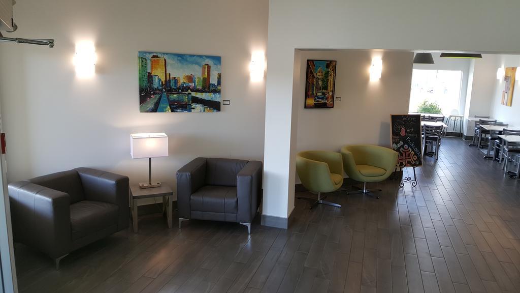 Super 8 By Wyndham Winnipeg West Exteriör bild