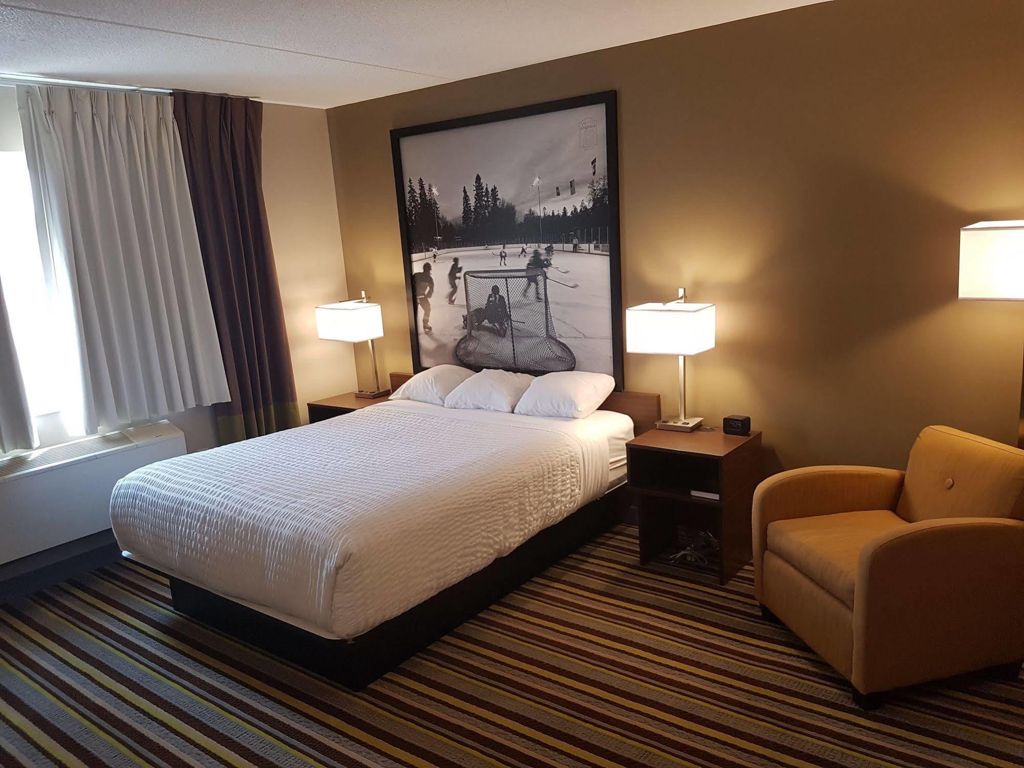 Super 8 By Wyndham Winnipeg West Exteriör bild